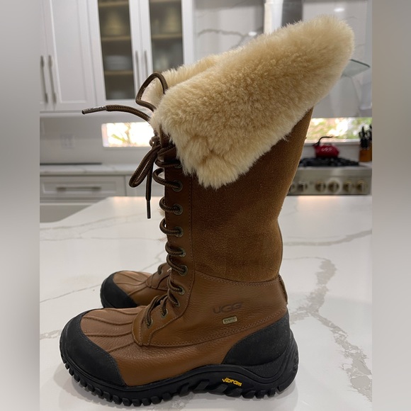 UGG ADIRONDACK TALL SUEDE & LEATHER & SHEARLING TIE UP BOOTS NWOT - Picture 2 of 10